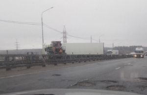 В Пензе фуру «закрутило» на трассе: дорога перекрыта
