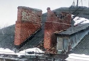 Разрушенная вентшахта дома угрожает жизням горожан в райцентре Пензенской области