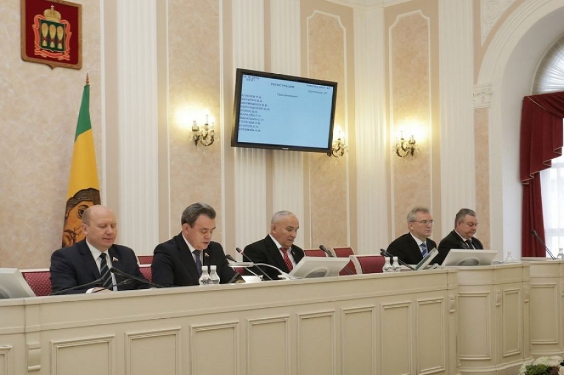 Ивану Белозерцеву и Валерию Лидину урезали зарплаты на 10 процентов