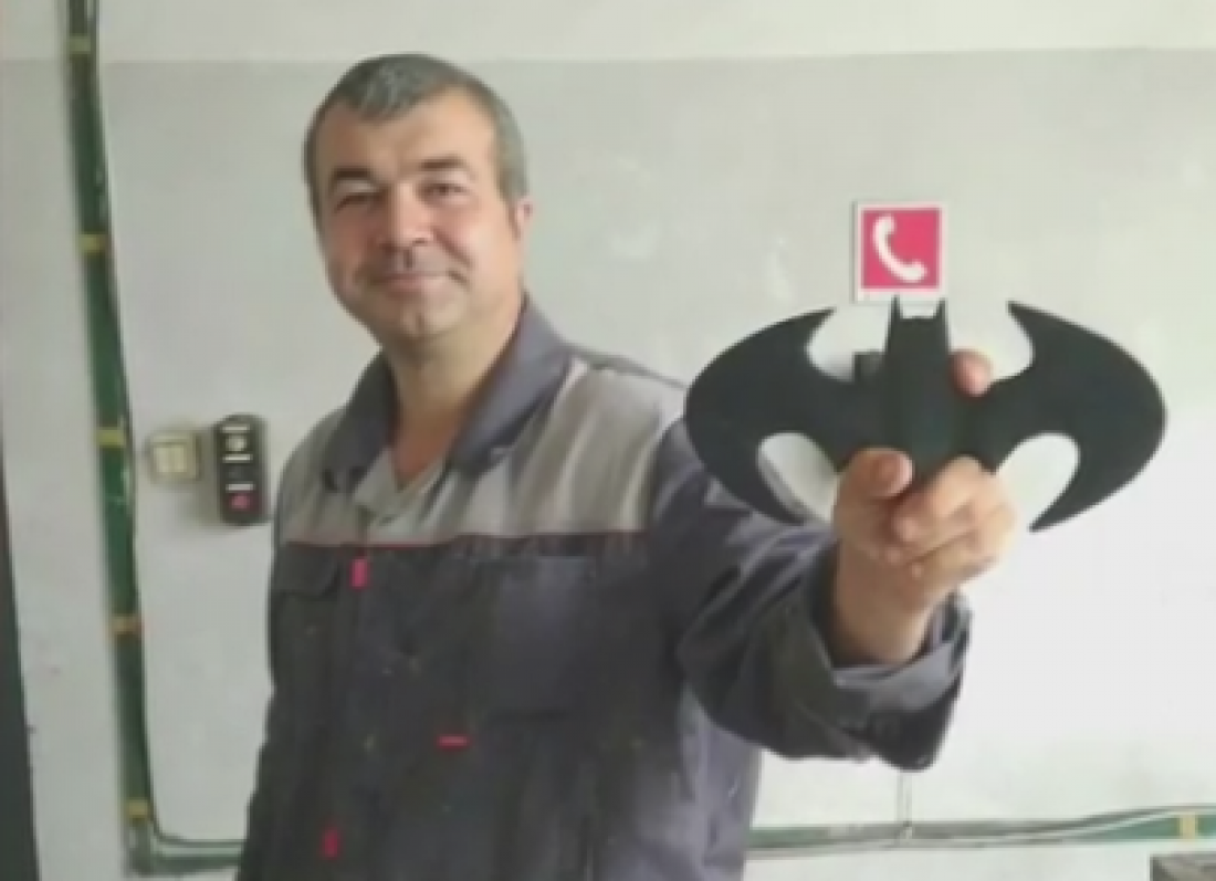 Пензенский поклонник «Звездных войн» работает над металлической фигурой Дарта Вейдера
