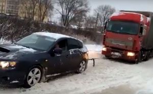Чудесное спасение фуры из снежного плена в Пензе попало на видео