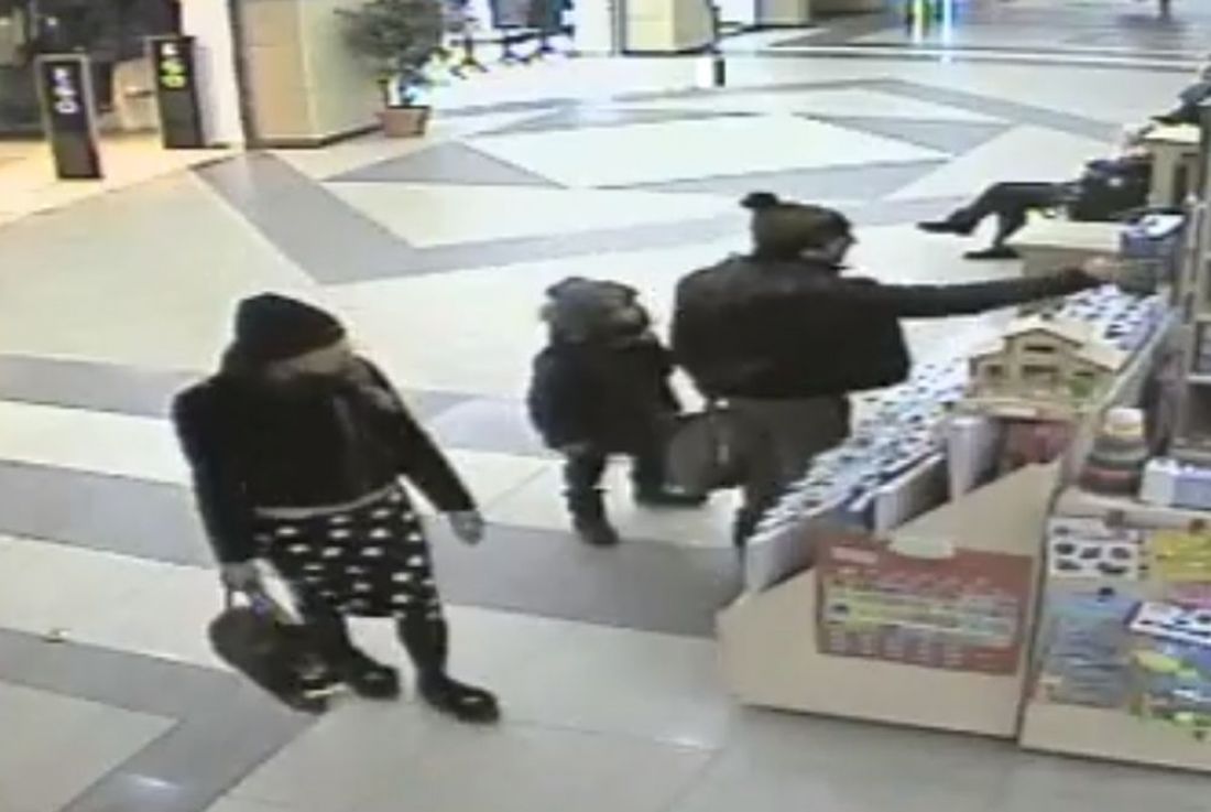 На видео попало, как семья с ребенком ворует в пензенском торговом центре
