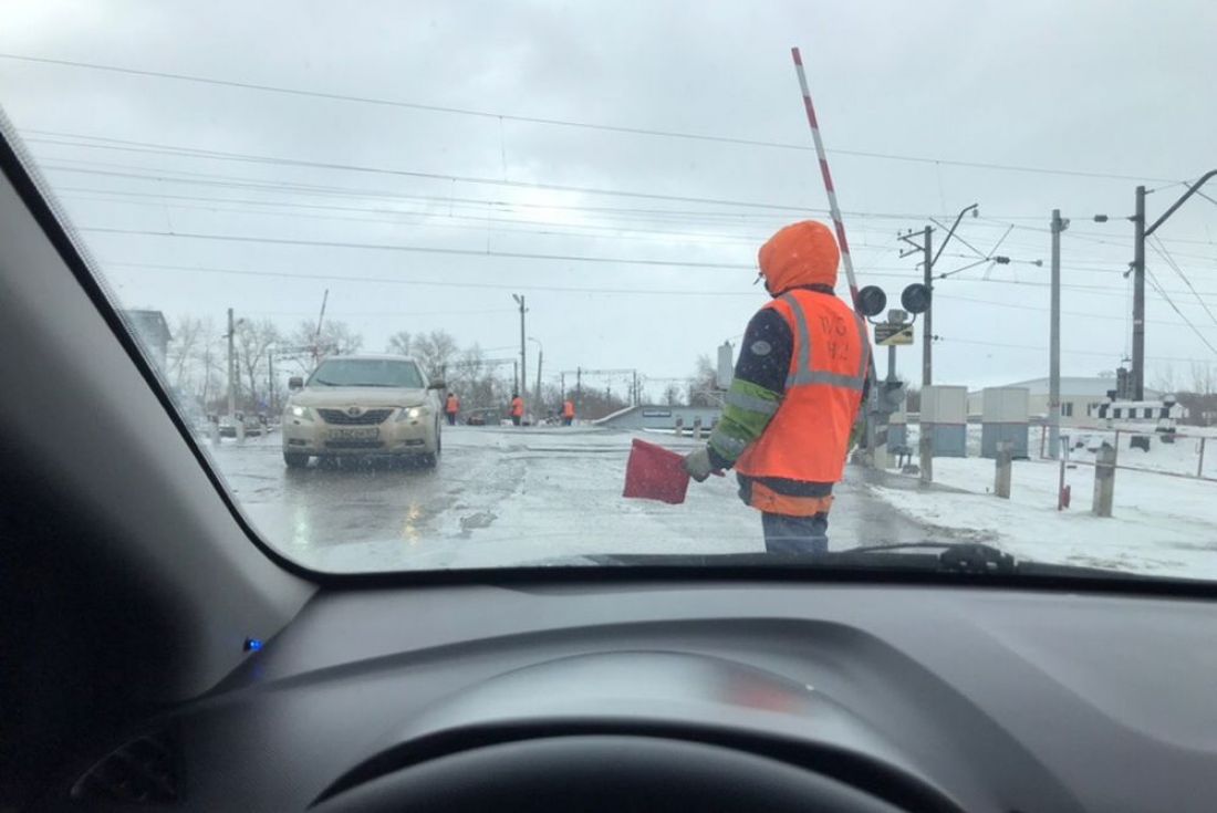 Пензенские водители сообщают о частичном блокировании железнодорожного переезда