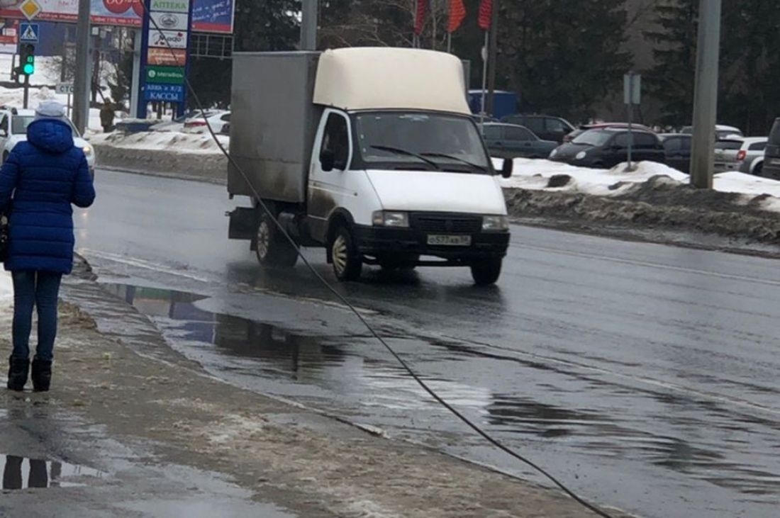 Жизням пензенцев угрожает упавший на остановку общественного транспорта электрокабель