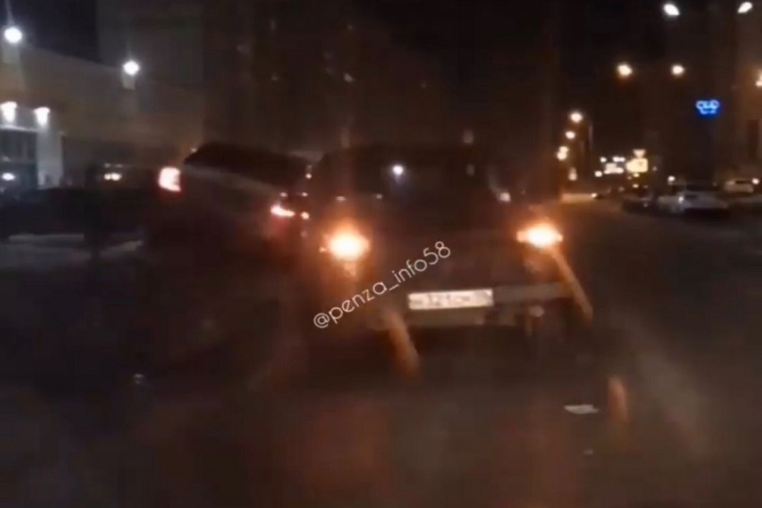 После массовой аварии под Пензой иномарка «залезла» на сугроб