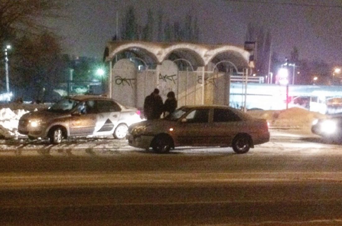 В Пензе у торгового колледжа в ДТП попало «Яндекс. Такси»