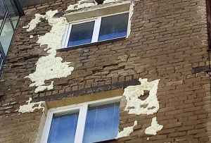 «И так сойдет». В Пензе отремонтировали дом в стиле «тяп-ляп». Фото