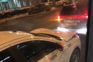 В центре Пензы такси впечаталось в иномарку