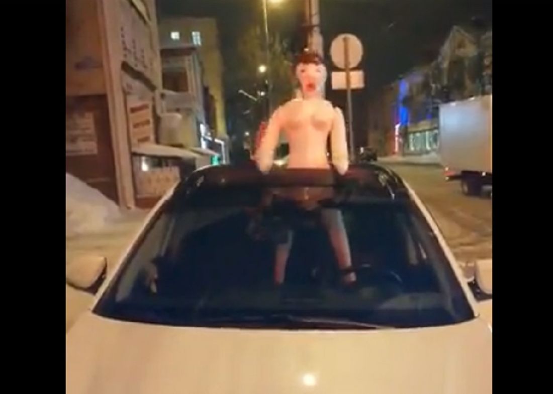 «Резиновая Зина» поприветствовала пензенцев из салона автомобиля