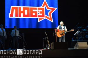 Солист группы «Любэ» в Пензе спел любимую песню и 32 раза прокричал: «Атас!»