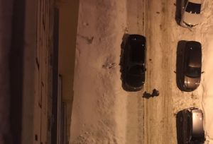 В Пензе автомобилист выгнал пешеходов с тротуара