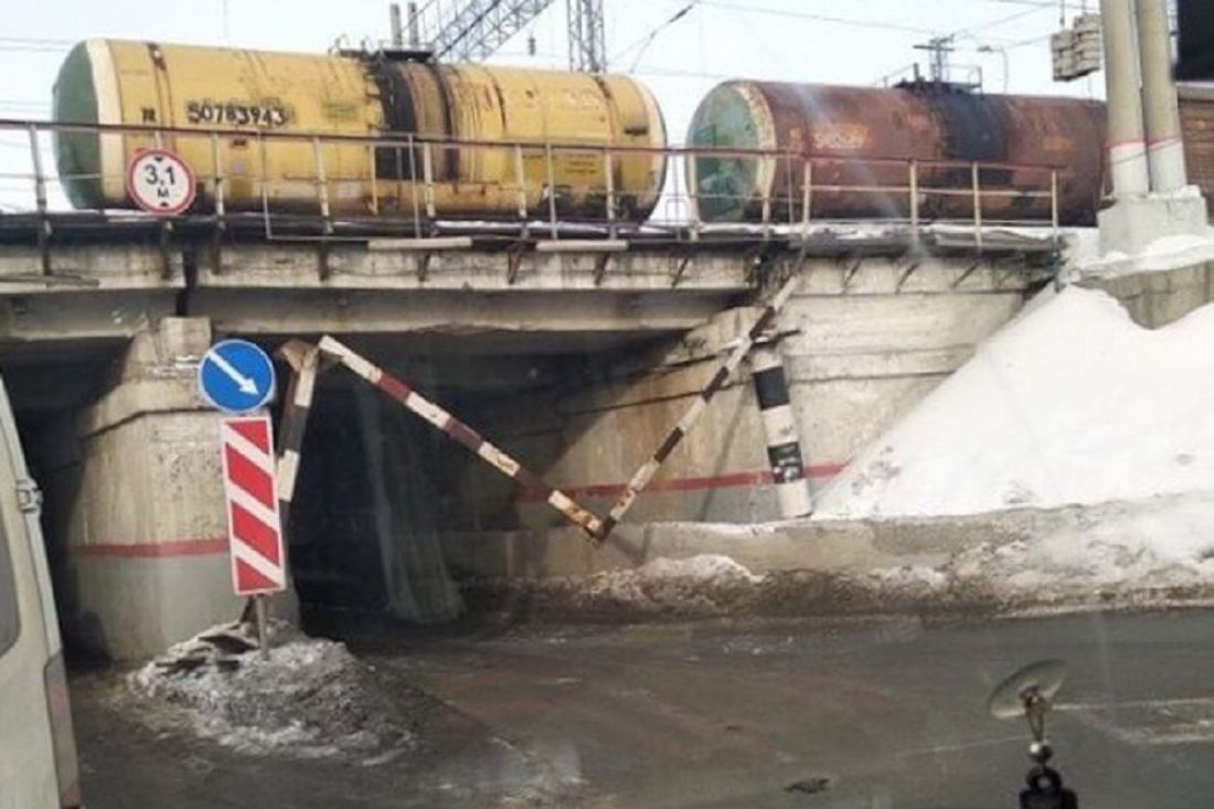 На въезде в центр Пензы обрушилась балка: образовался гигантский затор