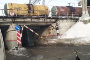 На въезде в центр Пензы обрушилась балка: образовался гигантский затор