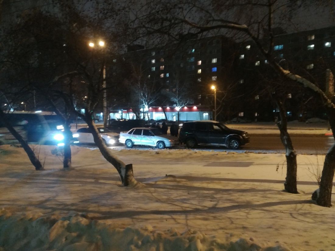 В Пензе возле автовокзала «поцеловались» три легковушки