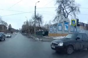 На видео попал момент ДТП на перекрестке улиц Калинина и Свердлова в Пензе