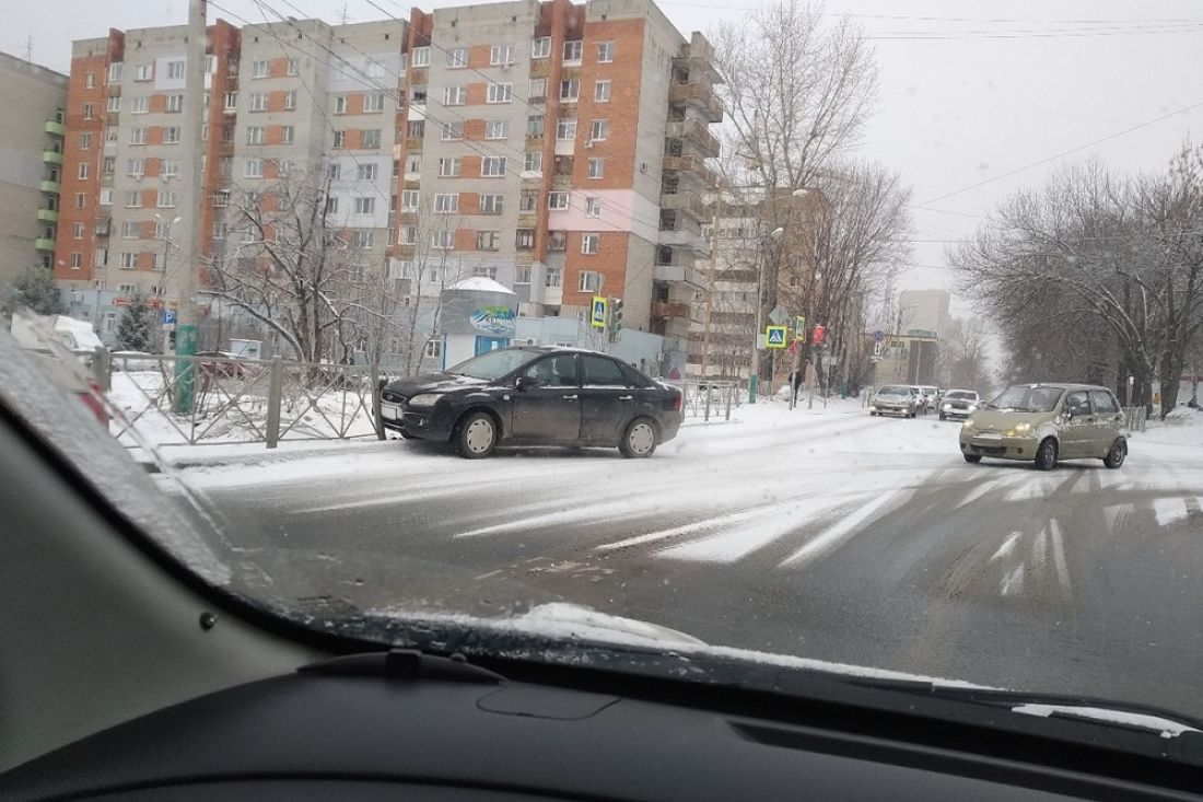 «Занесло!». В Пензе иномарка влетела в забор