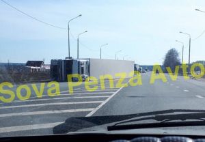 Соцсети: водитель фуры, перевернувшейся в Пензенской области, найден повешенным