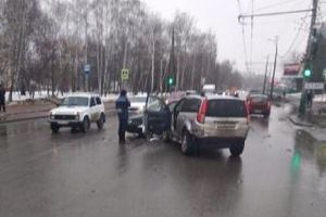 В результате ДТП на Западной поляне в Пензе две легковушки частично перекрыли дорогу