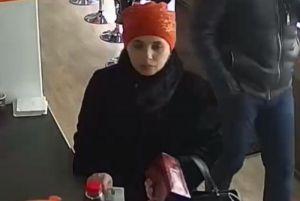 В пензенском магазине на видео попало, как женщина нагло обманывает продавца со сдачей