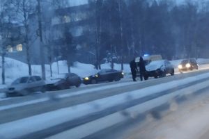 На месте «скорая» и сотрудники ДПС. Пензенцы сообщают об аварии на проспекте Победы