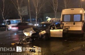 Очевидцы рассказали о причинах жесткой аварии на проспекте Строителей в Пензе. Фото