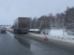 Перевернувшаяся фура, смертельные пожары и день рождения мэра: новости Пензы за 2 января