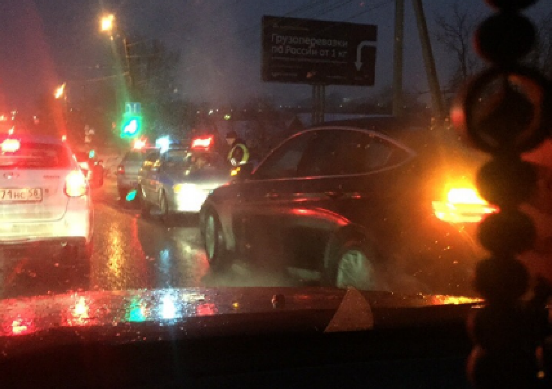 В пензенском микрорайоне Север из-за ДТП образовалась пробка